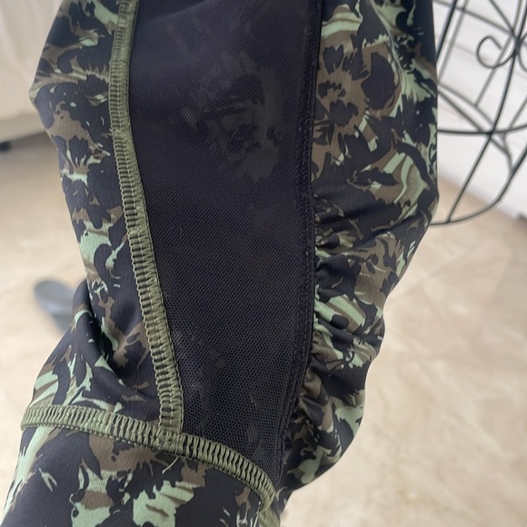 LULULEMON CAMO CAPRIS BLACK MESH - Picture 3 of 3